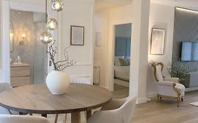 Lujoso apartamento boutique a estrenar con parking gratis